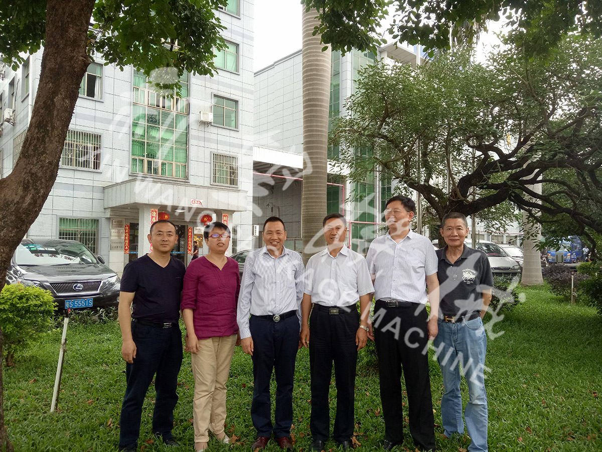 總裝備部劉思剛少將、新華社李建琦博士一行蒞臨新望公司考察指導(dǎo)